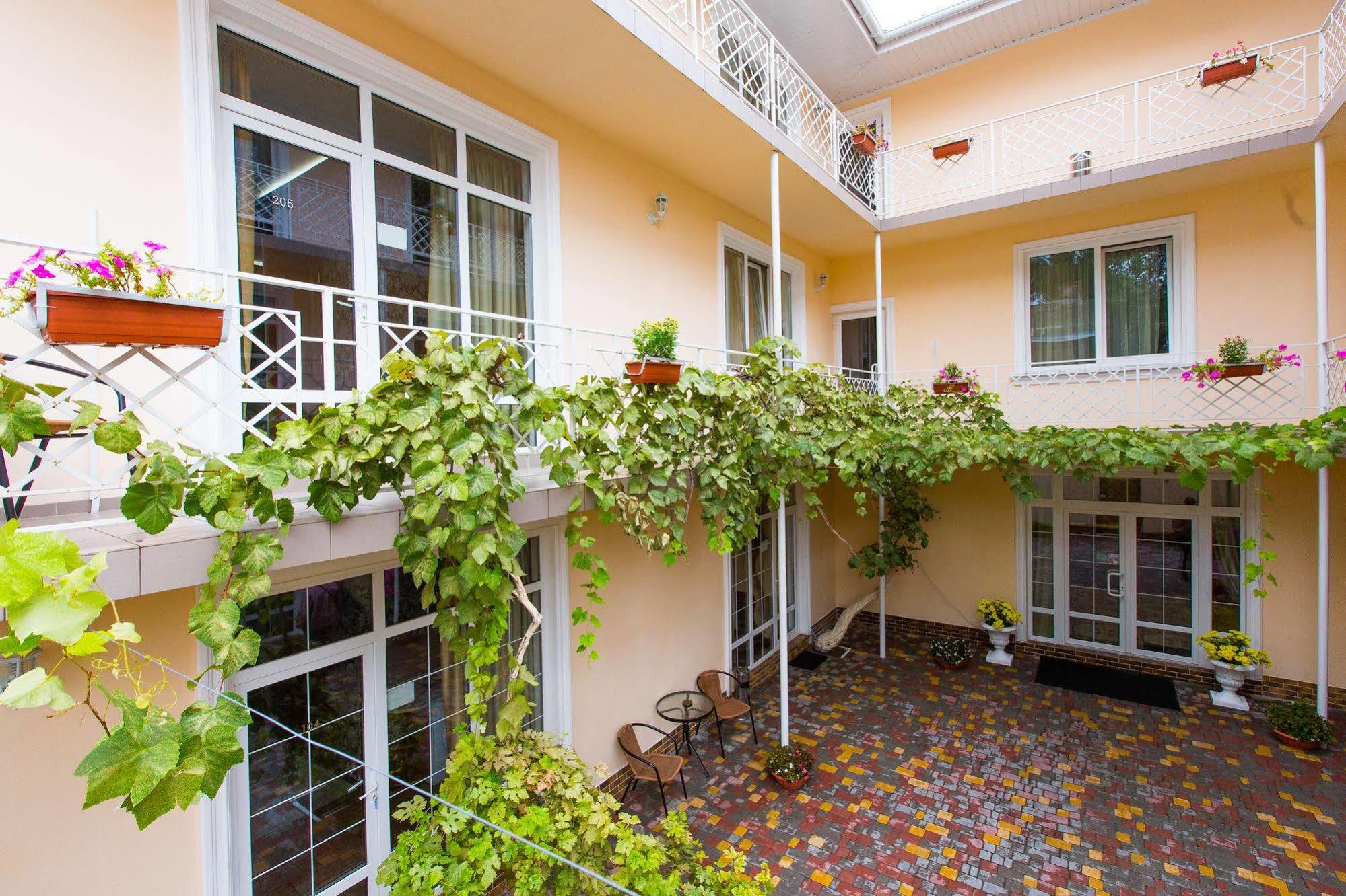 Apart Hotel Clumba Odesa Exterior photo